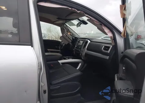2017 Nissan Titan Pro-4X z USA, uszkodzony, nr VIN 1N6AA1E53HN556956
